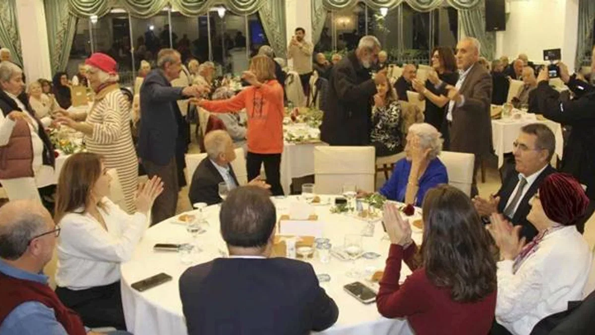 İstanbul'da Darülaceze'de erken yeni yıl yemeği