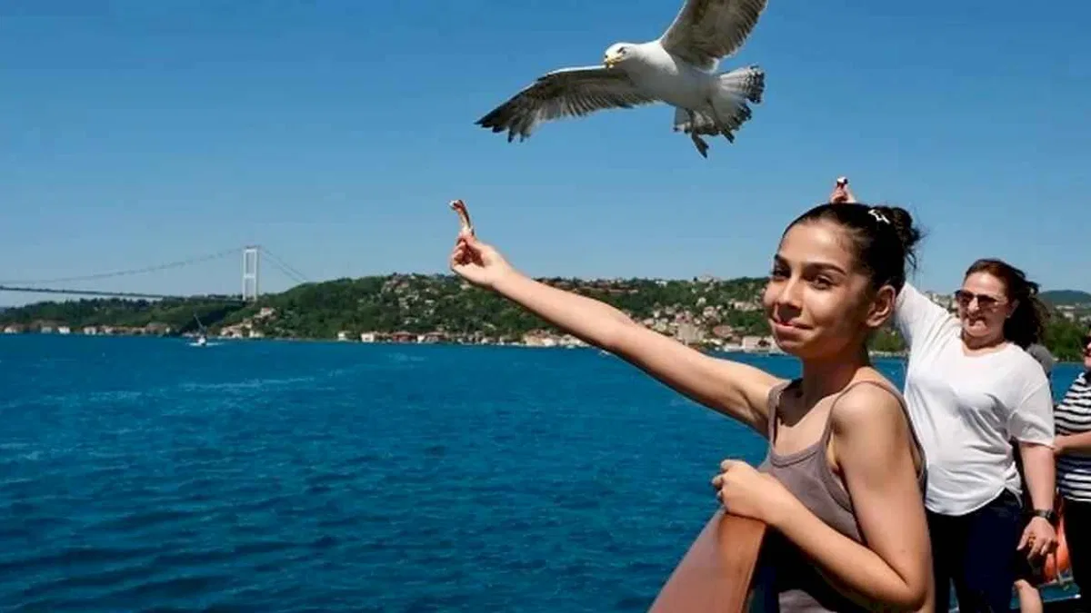 Şehir hatlarından çocuklara karne hediyesi