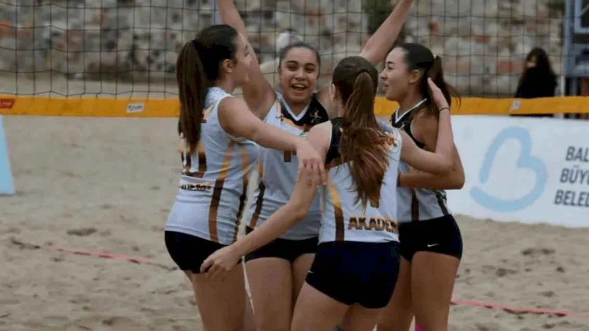 Balıkesir’de kız çocuklarına sporla kutlama