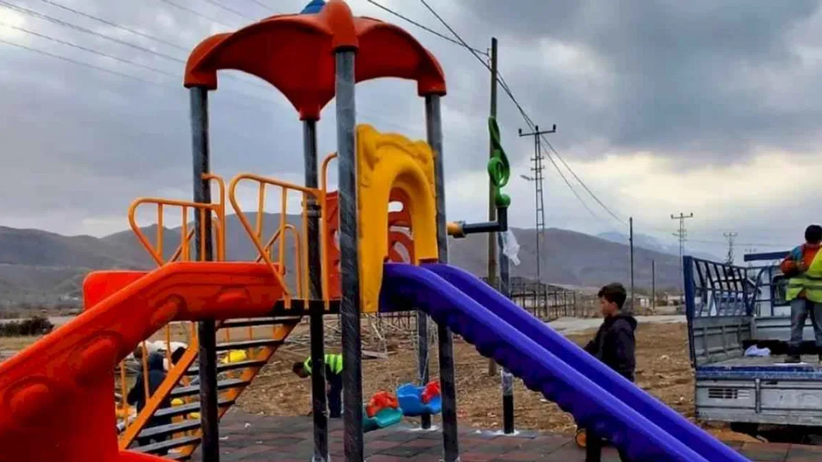 Doğanşehir Belediyesinden Güzelköy'e modern çocuk parkı