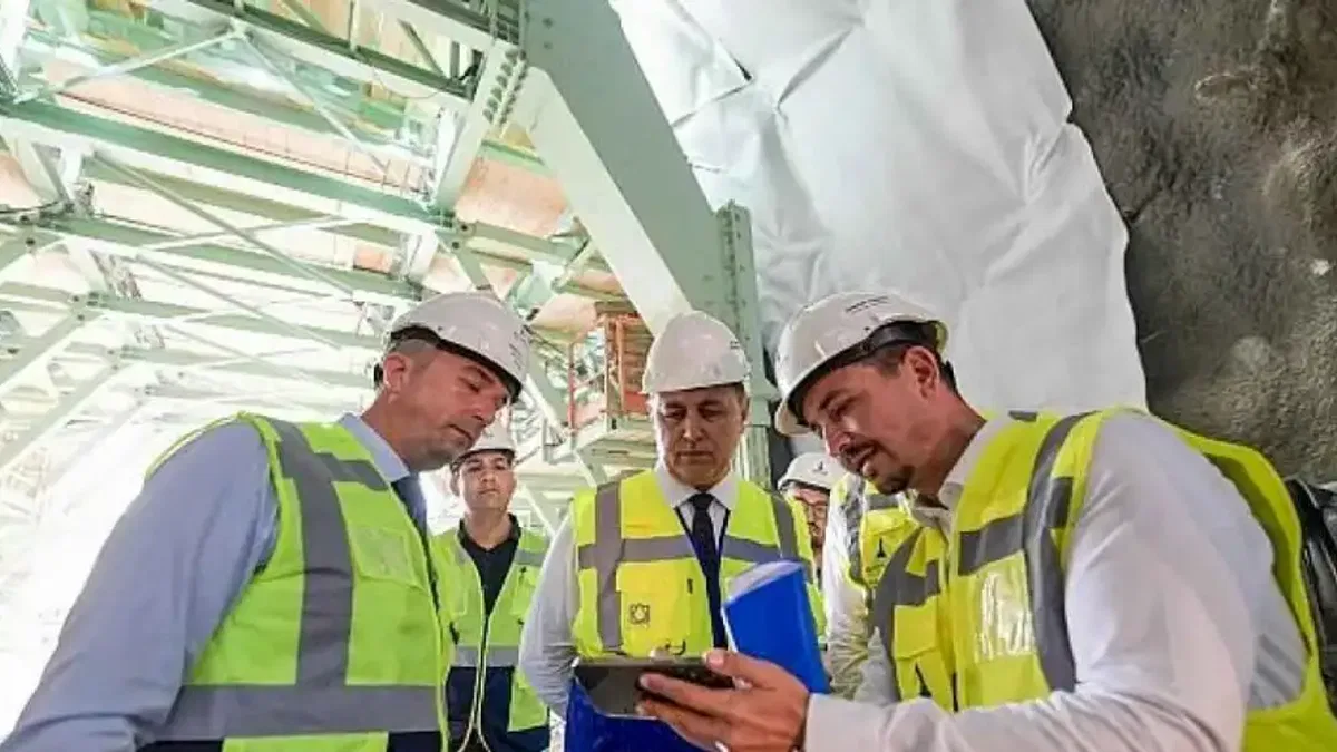Başkan Tugay Buca Onat Tüneli'ni inceleyerek beton çalışmasını başlattı