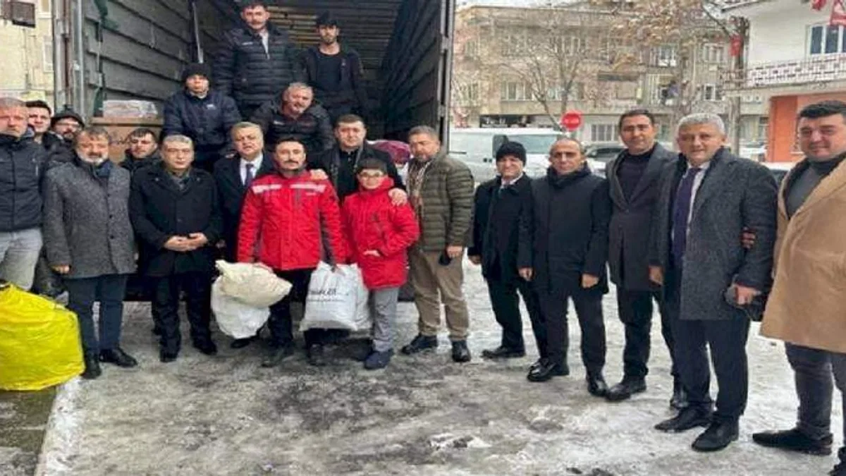 Kayseri MHP'den depremzedelere destek