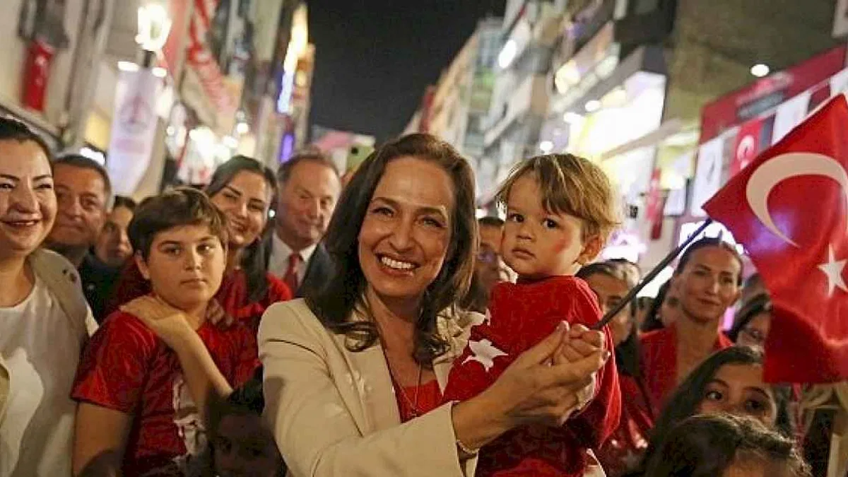 Başkan Ünsal: "Yüreklerimizdeki Cumhuriyet ateşi hiç sönmeyecek!"