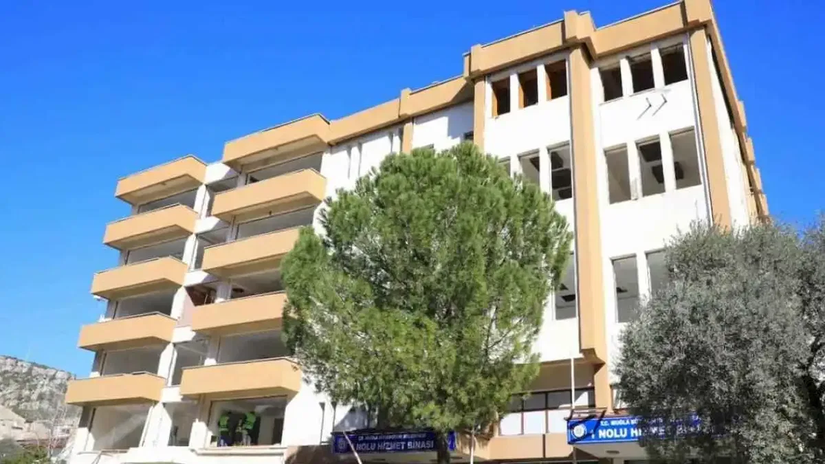 Muğla Büyükşehir 1 No’lu hizmet binasının yıkımına başladı
