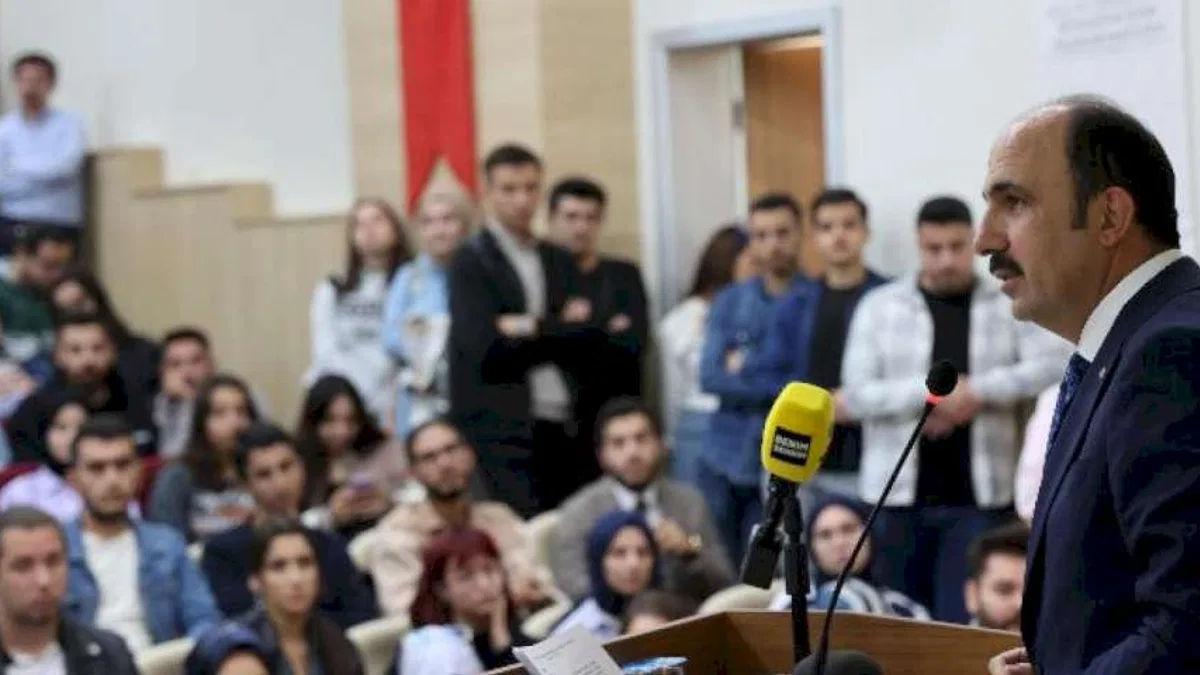 Konya'da Başkan Altay fakültelilerle buluştu