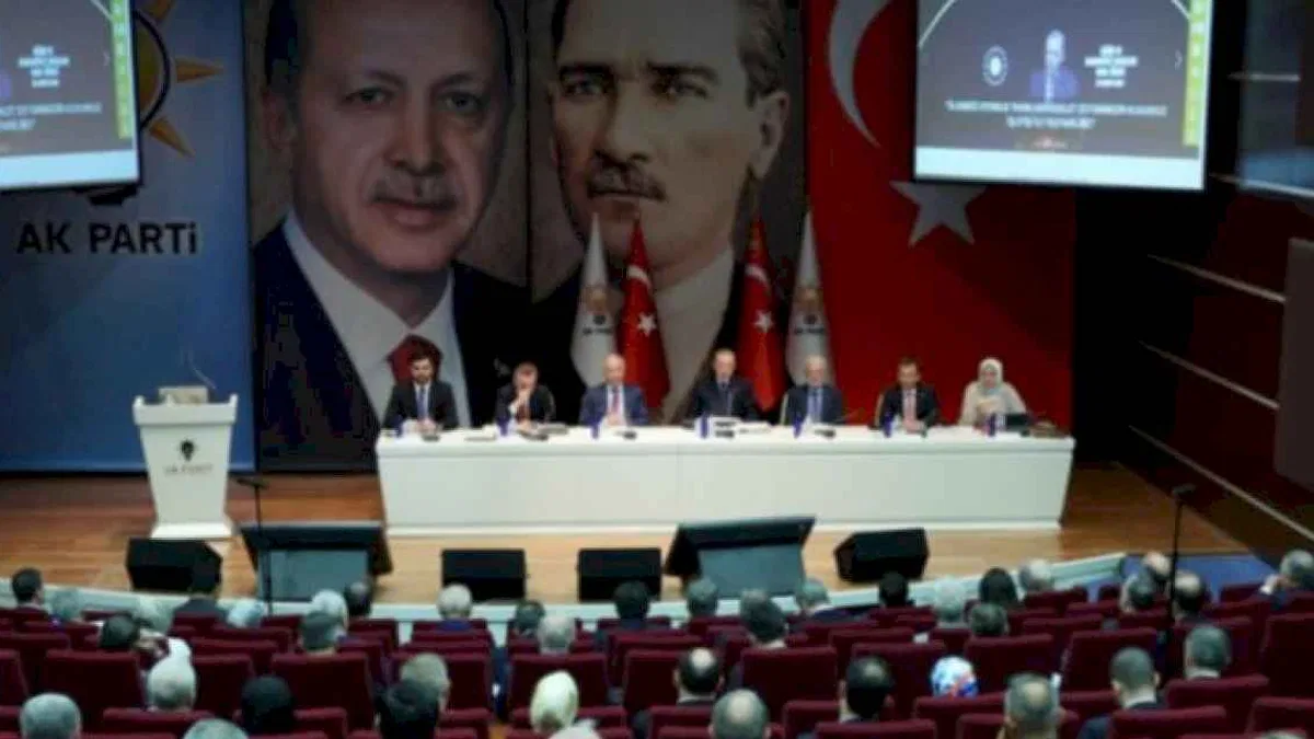 AK Parti MKYK toplantısı 3 saat sürdü
