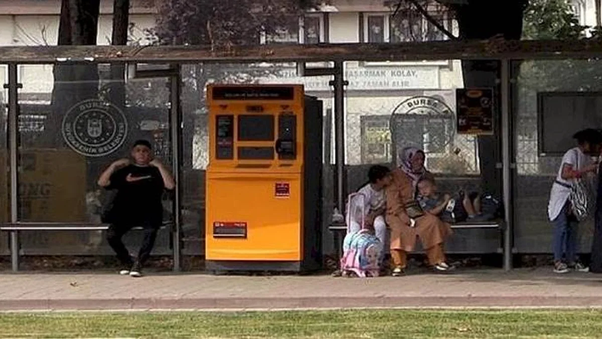 İnegöl'de İlk Akıllı Durak Hizmete Girdi