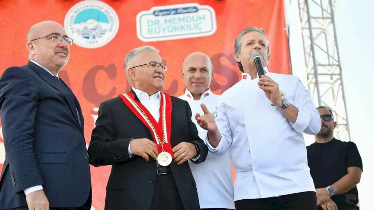 Kayseri Gastronomi Günleri’nde Başkan Büyükkılıç’a 'Duayen' ödülü