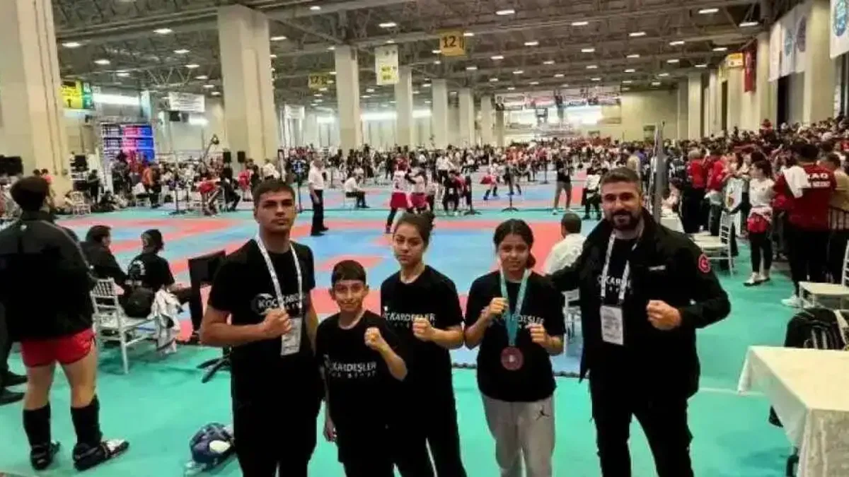 Pazaryerili kick boksçular Kick Boks Dünya kupasında 3. oldu