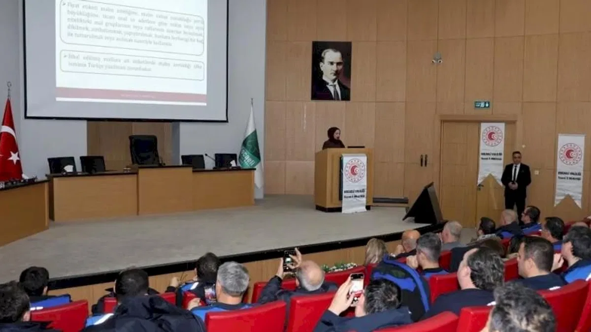 Kocaeli'de zabıtaya tüketici kanunu eğitimi