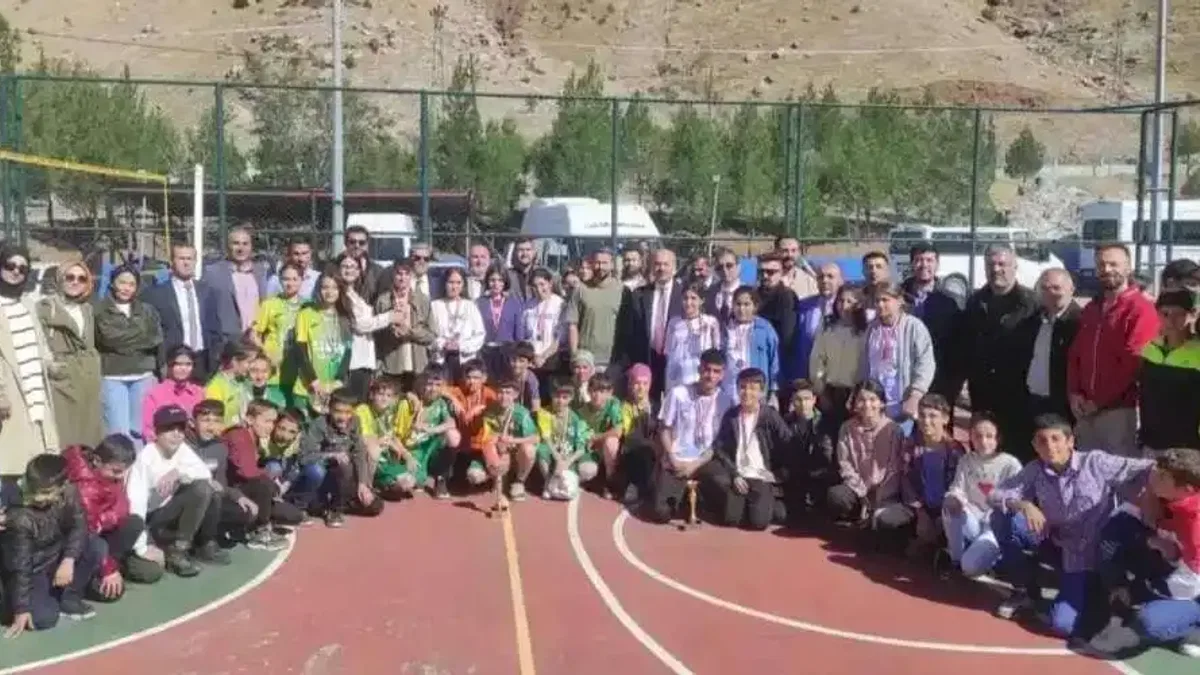 Sason Yücebağ Beldesinde voleybol turnuvası