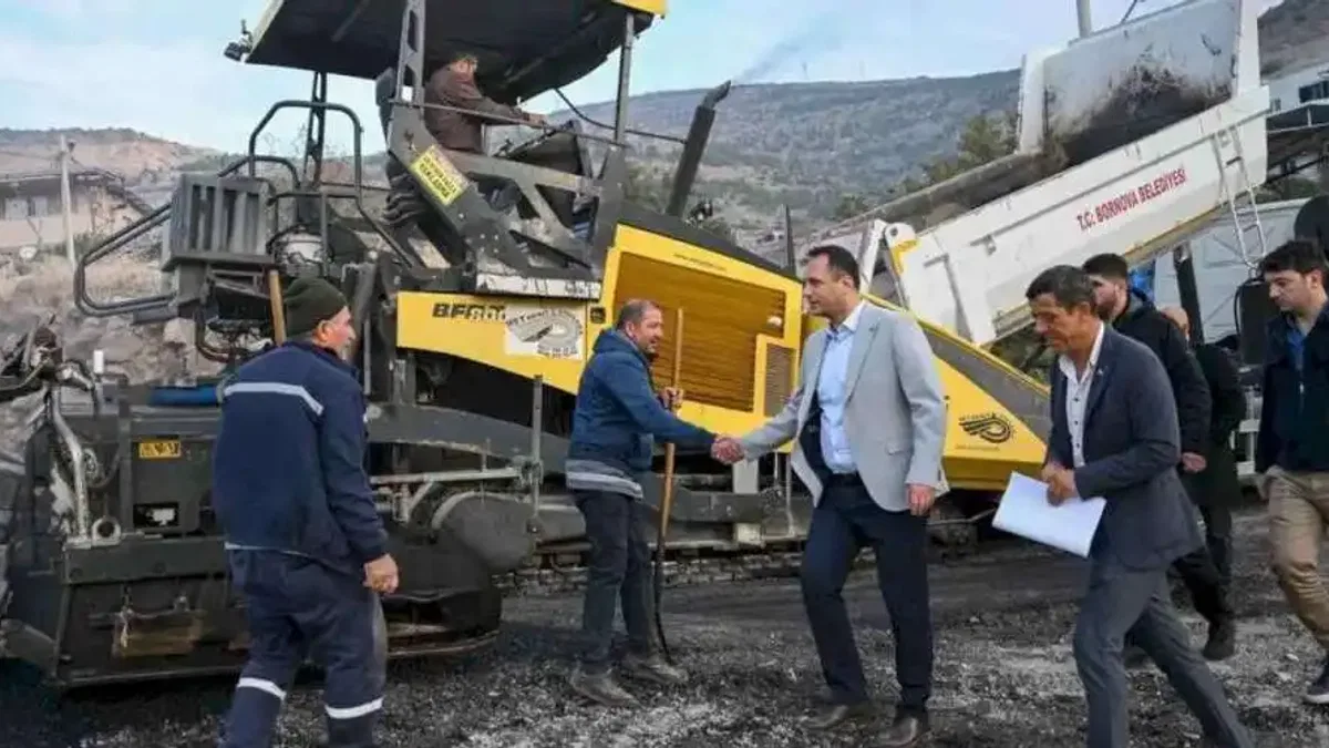 İzmir Bornova’da yol çalışmaları tam gaz