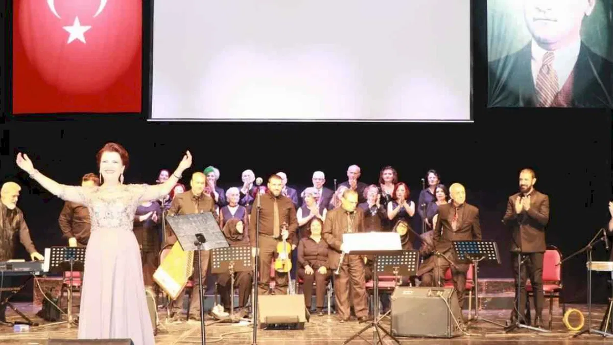 Kocaeli'de 65 yaş üstü korodan nostaljik gece