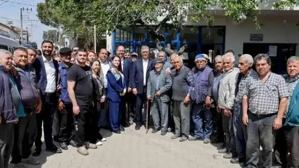 Başkan Tugay Menderes’in köylerinde üreticilerle buluştu