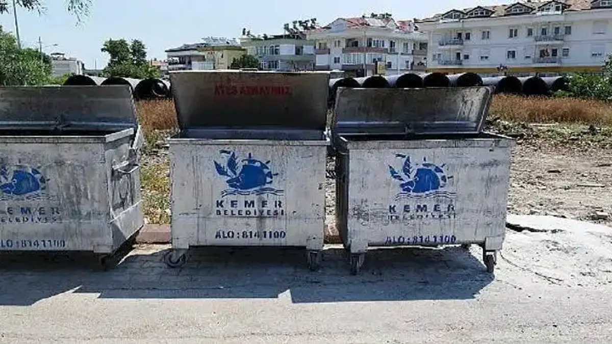 Çöp konteynerleri dezenfekte ediliyor
