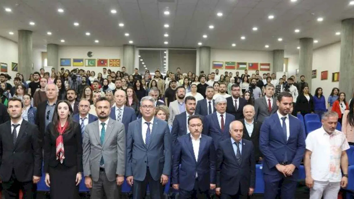 Vali Gökmen Çiçek Turizm Haftasını öğrencilerle kutladı