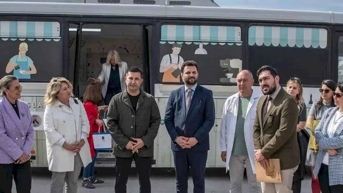 Mobil Barista Otobüsü Kuşadası’nda da gençlere ulaştı