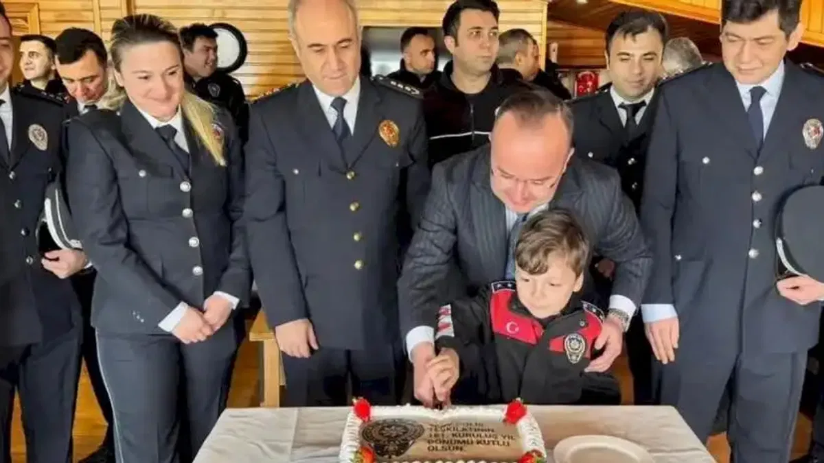 Hopa Kaymakamı Arslantürk polisleri kabul etti
