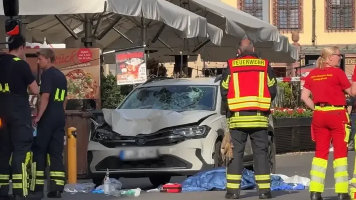 Almanya’da araç yayalara daldı! 2 ölü, çok sayıda yaralı var