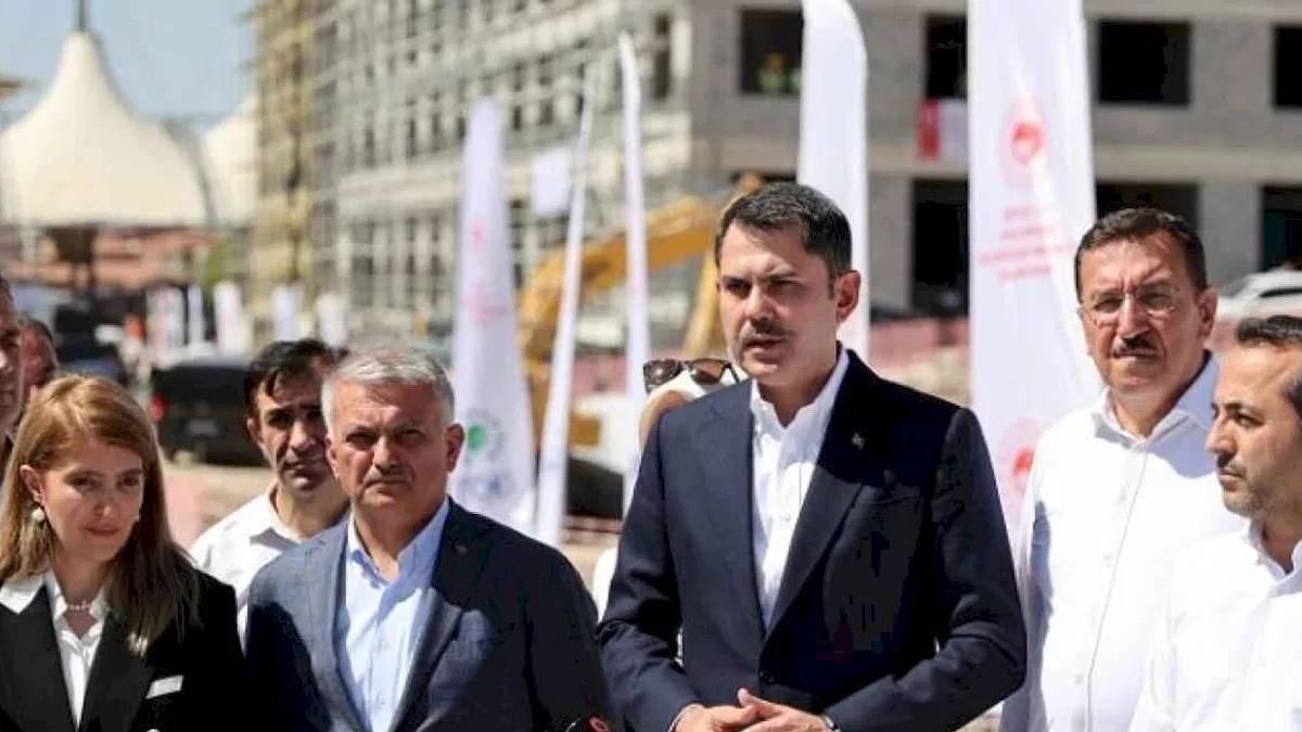 Bakan Kurum Malatya'dan seslendi... Afetzedelerin yüzü gülene kadar buradayım!