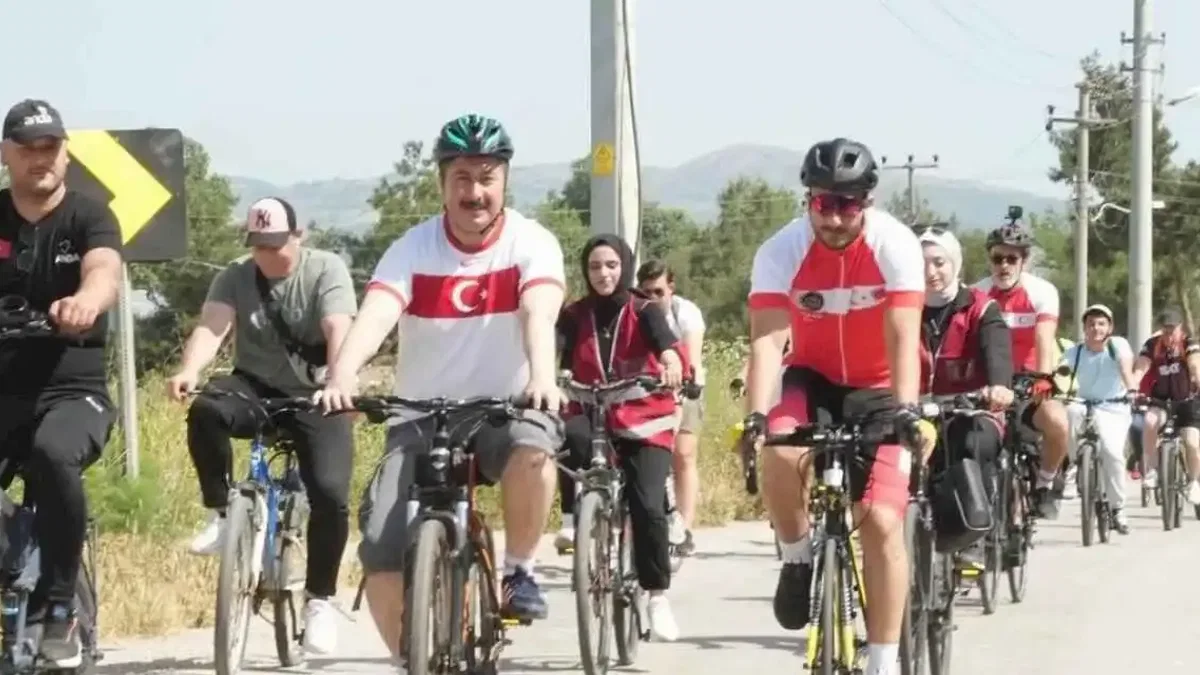 Bisiklet tutkunları Bursa Yenişehir'de doğa için pedalladı