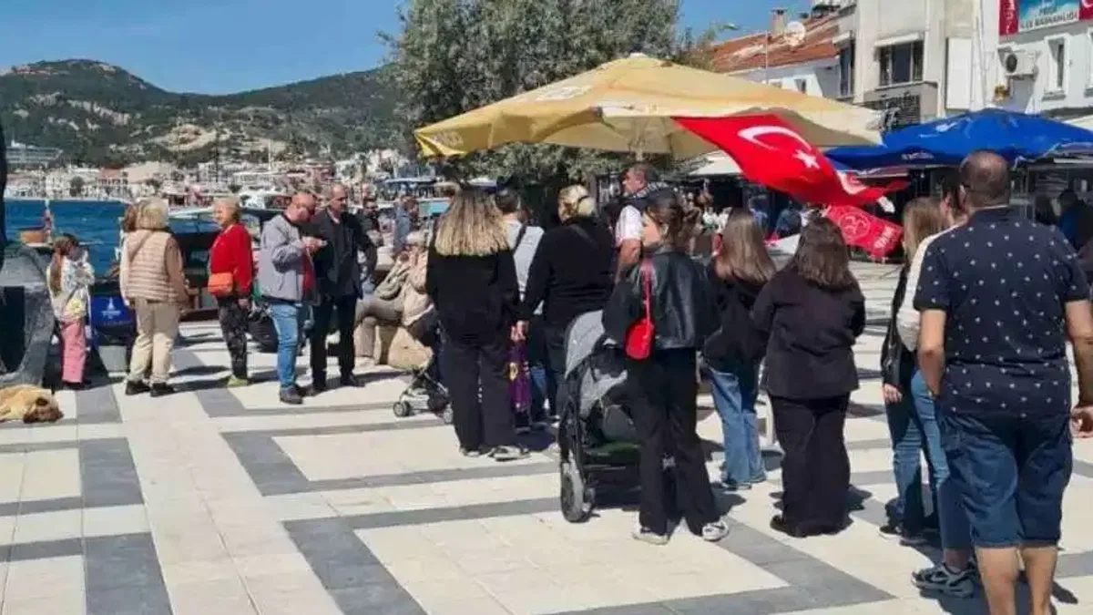İzmir Foça'da Başbuğ Türkeş'e lokma hayrı