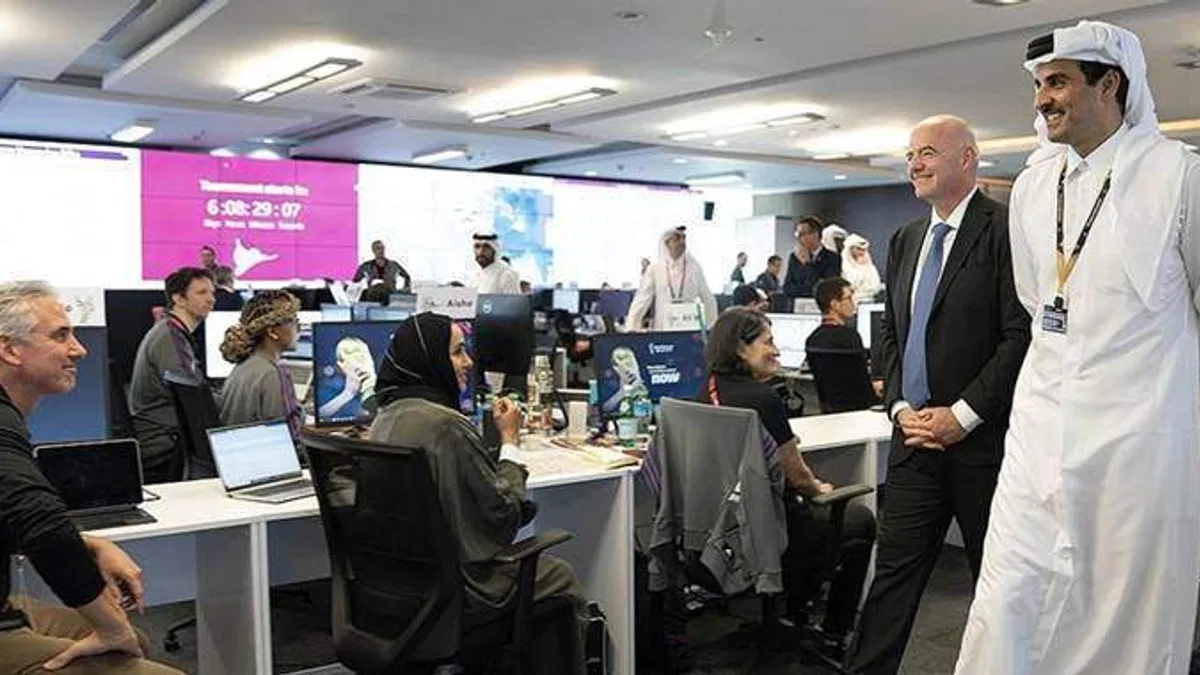 Katar Emiri, Doha'da 2022 Dünya Kupası yönetim merkezini gezdi