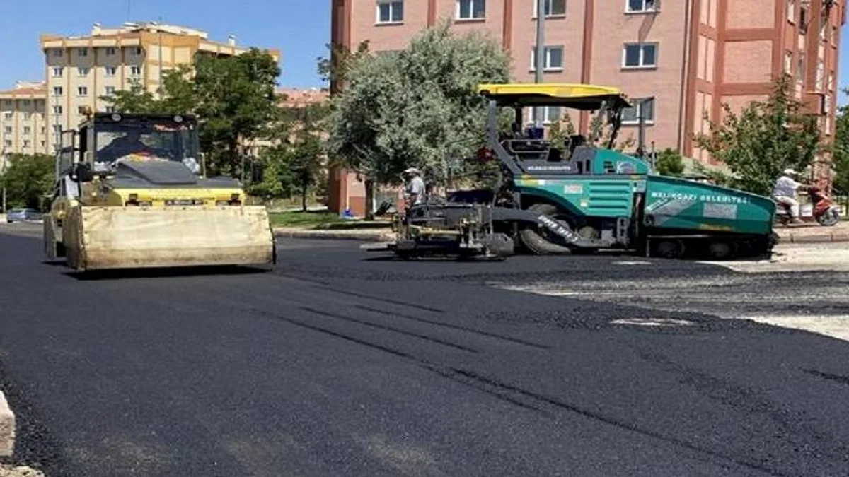 Melikgazi TOKİ'de yol yenileme çalışması