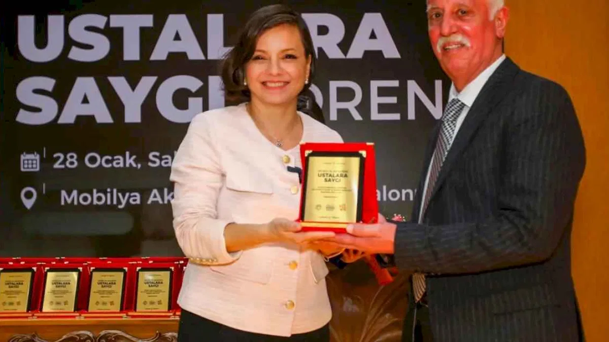 İzmir Karabağlar'da mobilya ustaları onurlandırıldı