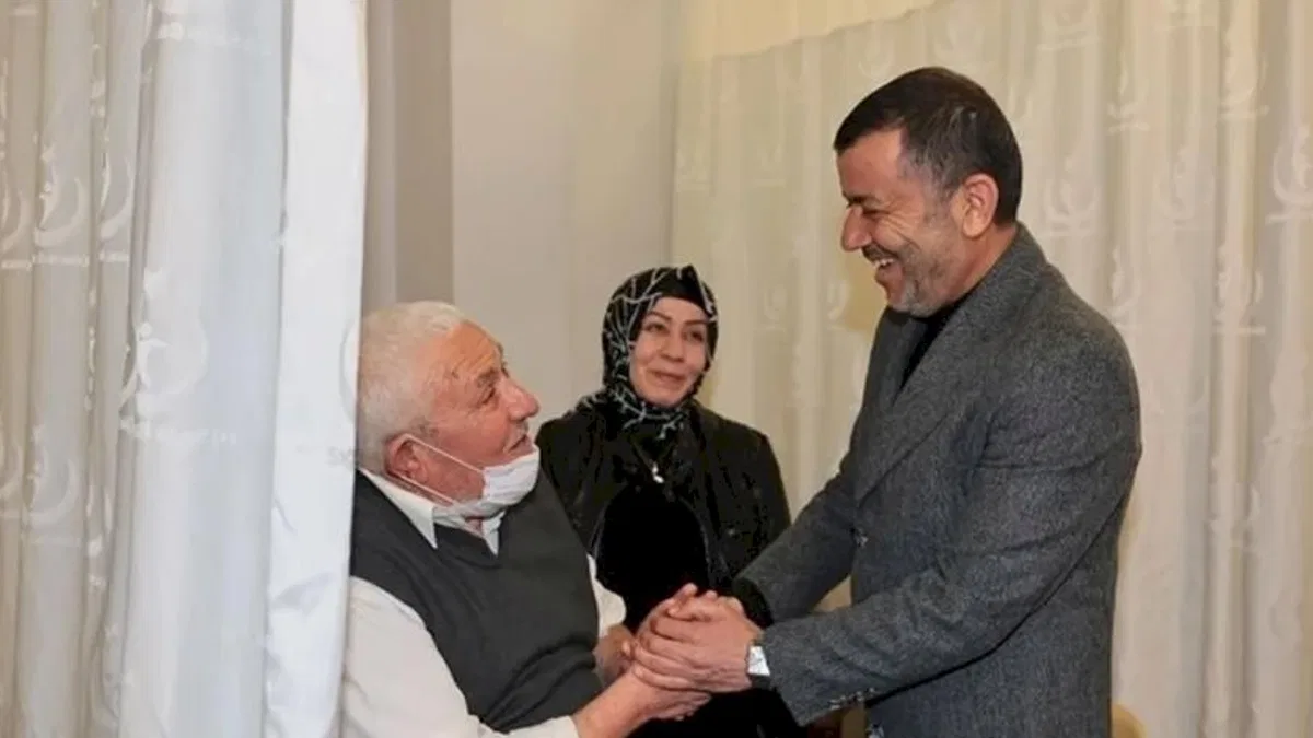 Denizli’de bayram mesaisindeki personele ve hastalara ziyaret