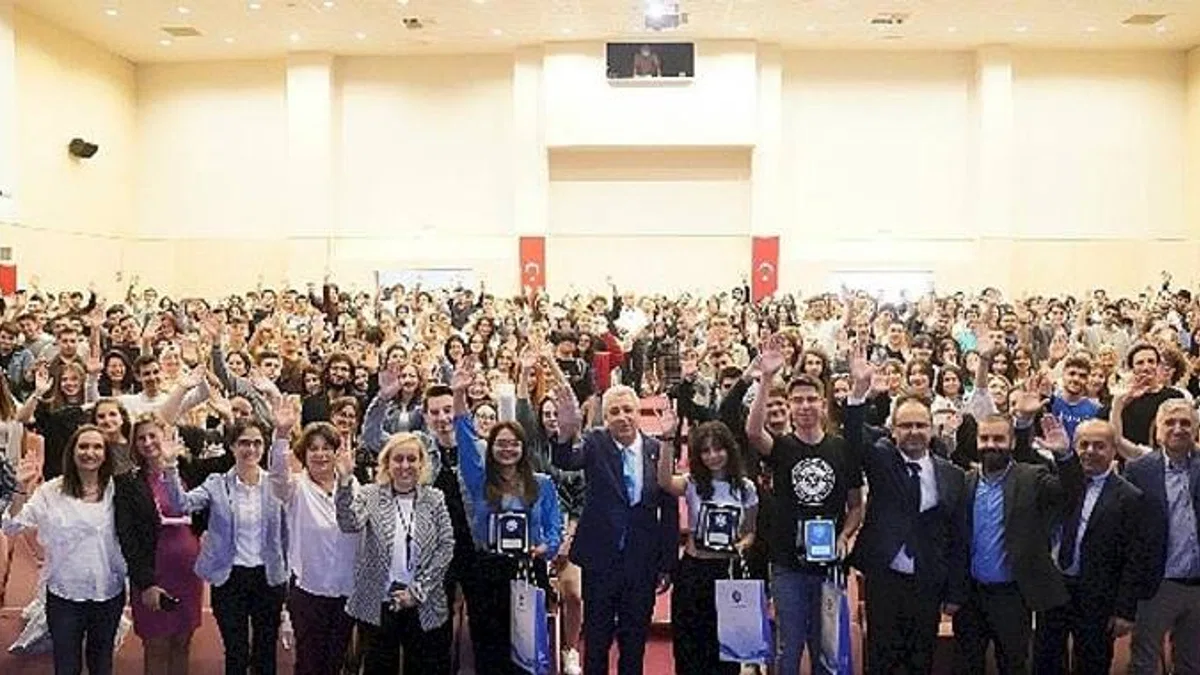 EÜ Fen Fakültesi Öğrenci Projelerinde Türkiye'nin Zirvesinde