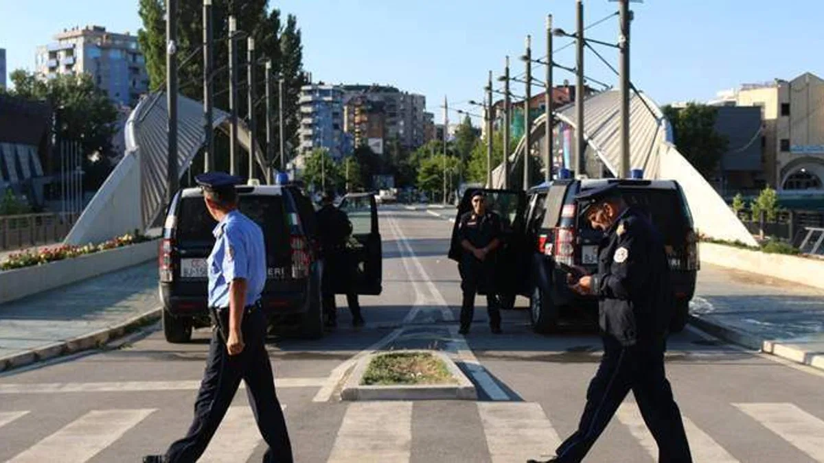 Almanya, Kosovalı Sırpların kurduğu barikatların kaldırılmasını istedi