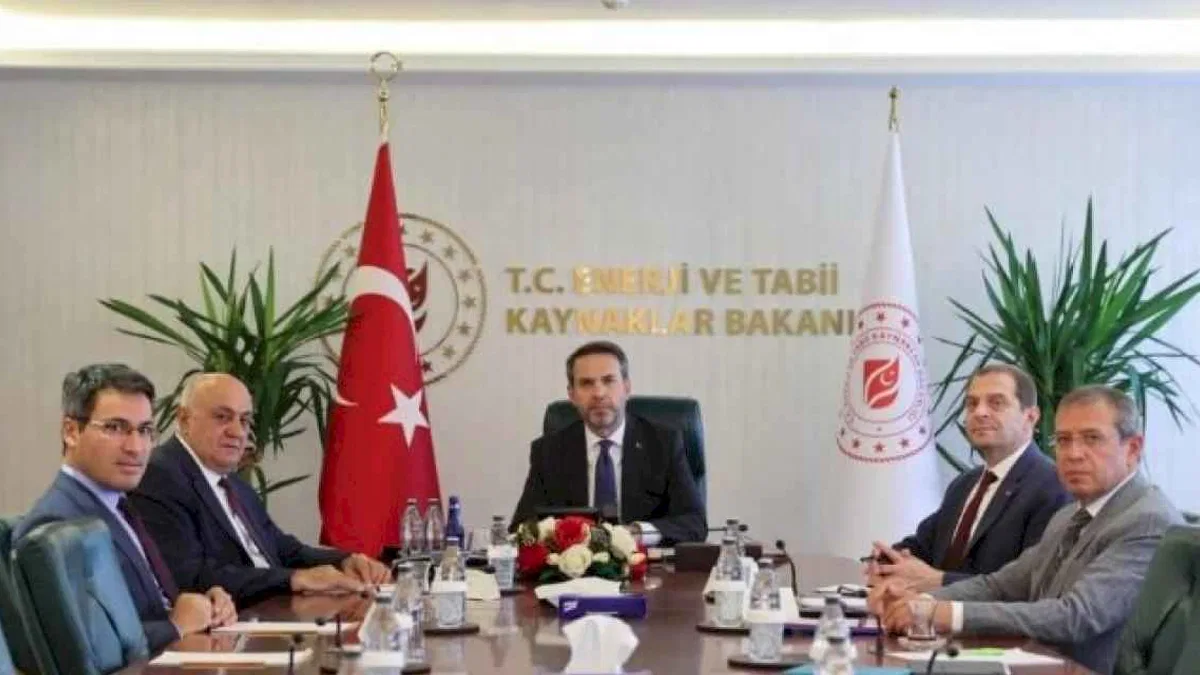 Bakan Bayraktar Konyalı pancar ekicilerini ağırladı