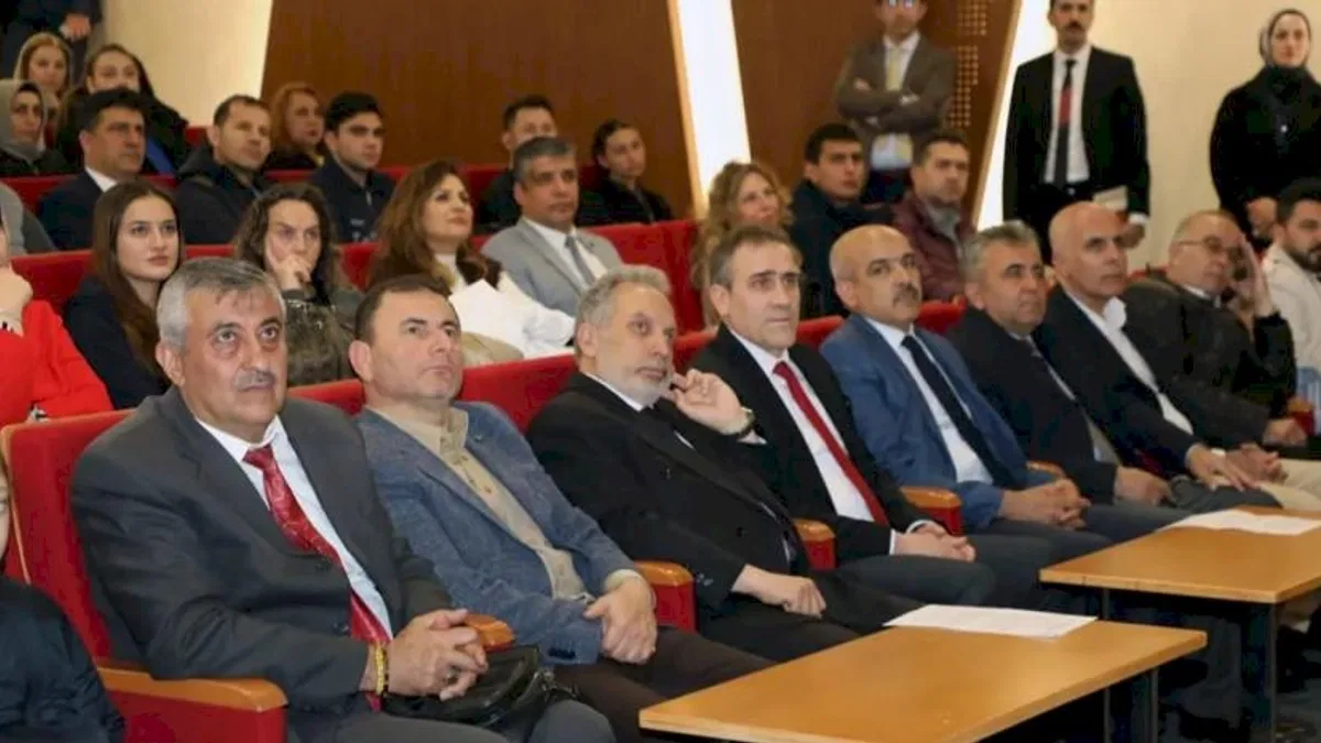 Kayseri Talas'ta atıklar sanata dönüşüyor