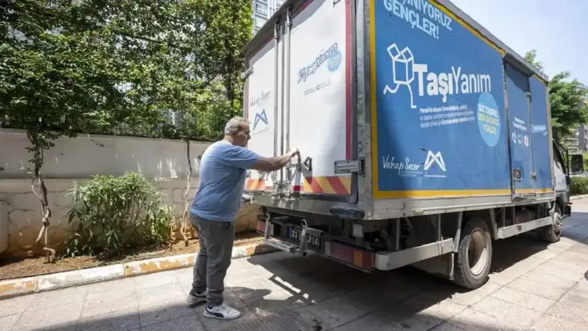 Mersin'de öğrencilere TaşıYanım desteği