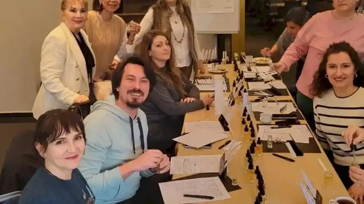 İzmir'de kokular iyiliğe yükseldi... Braille kitaplara erişim için özel etkinlik
