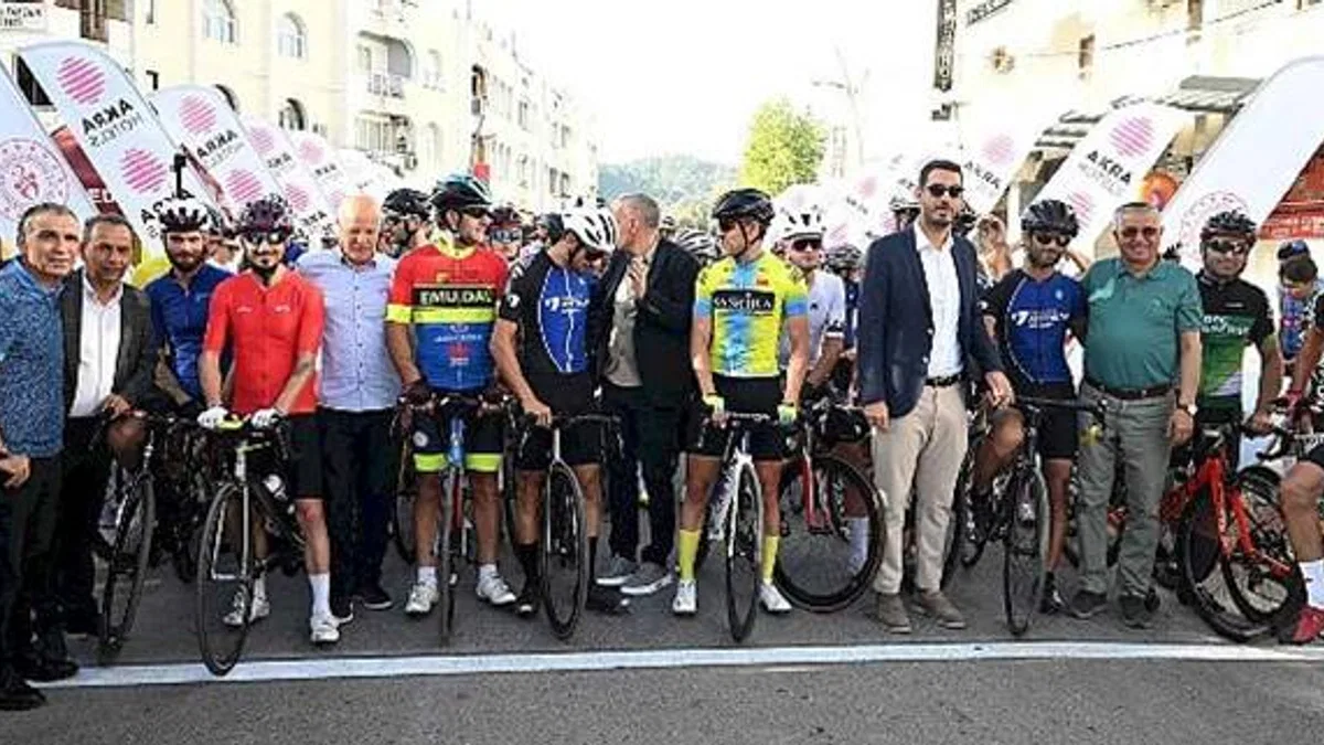 580 sporcu Kemer'de pedal çevirdi