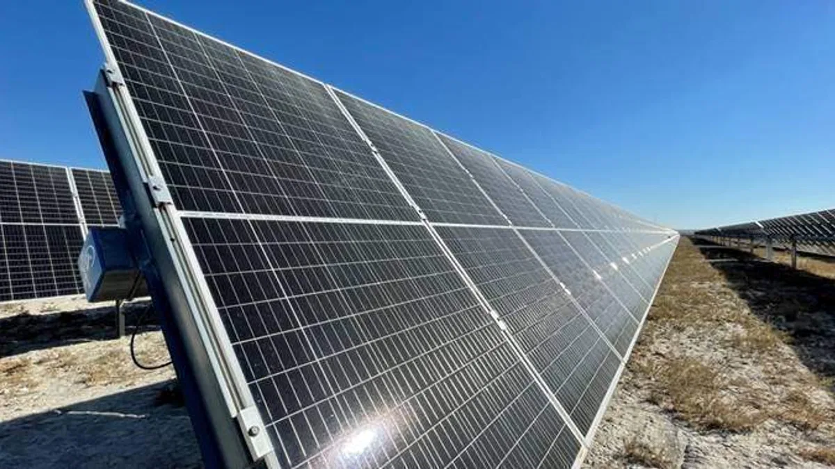 Enerji uzmanları Kalyon Karapınar Güneş Enerjisi Santrali'ni ziyaret etti