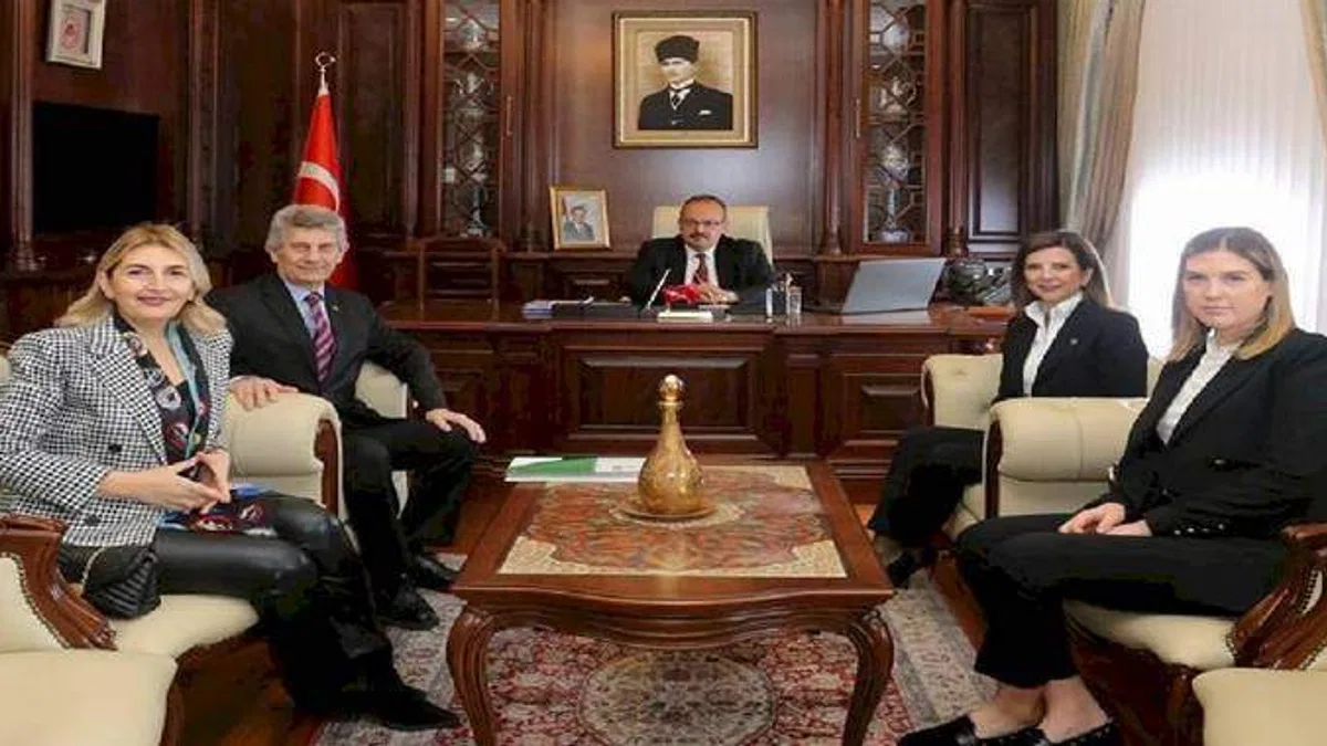 Bursa Vizyonu Raporu Vali Canbolat'a sunuldu