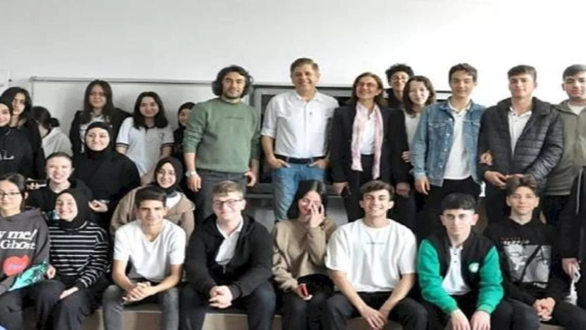 Tiyatronun eğitimdeki yerini anlattı