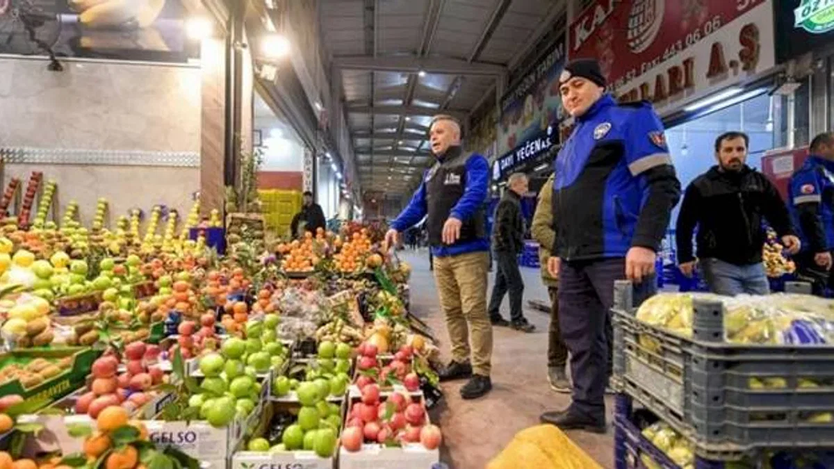 İzmir’in Hallerinde 2025 yılı rekoru: Su ürünleri ve sebze-meyve ticareti zirvede