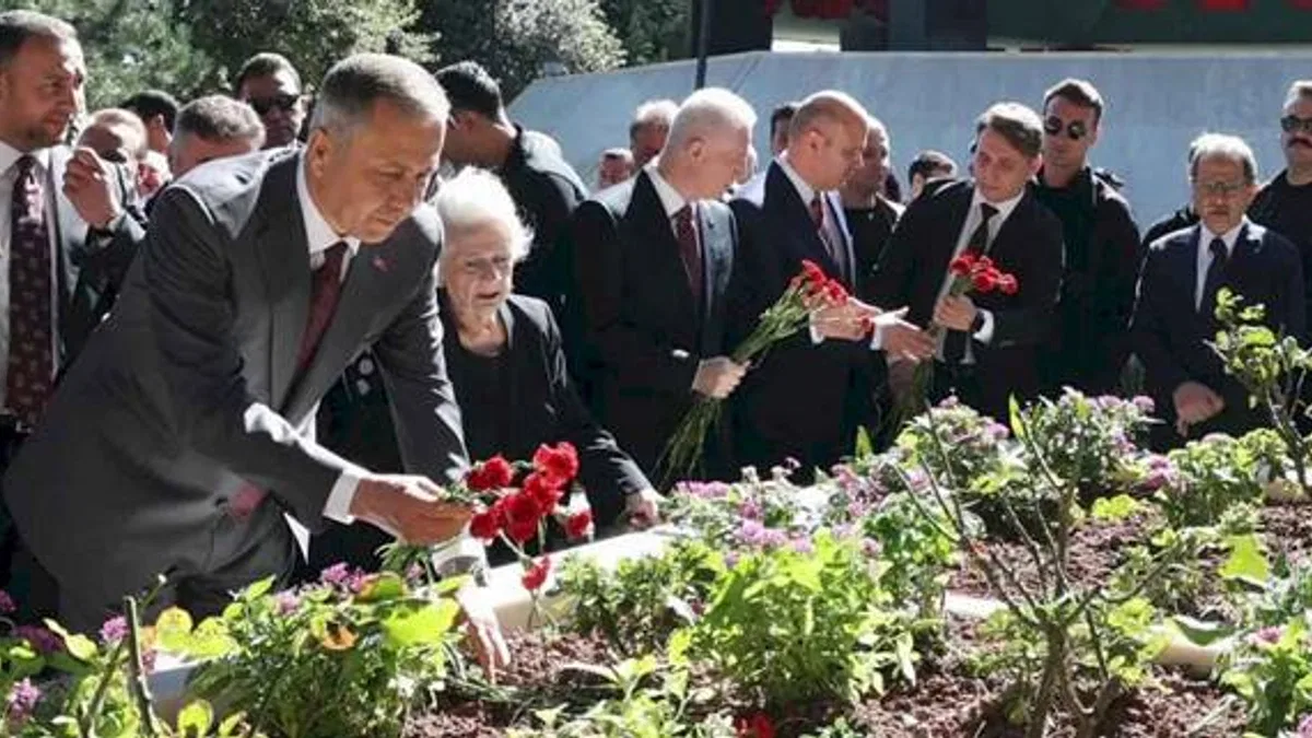 Adnan Menderes ve dava arkadaşları mezarları başında anıldı