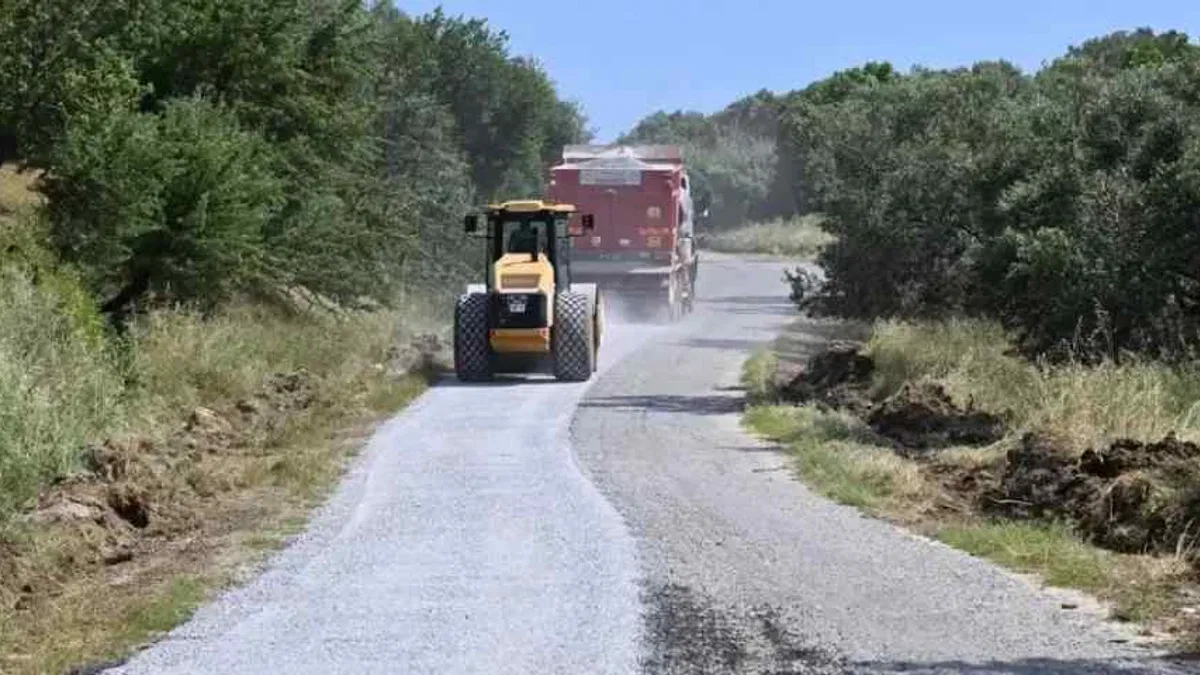 Manisa'da Tütenli ve İlyaslar’ı bağlayan yolda asfalt çalışmaları başladı