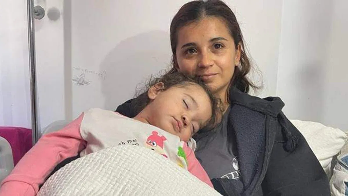 Yediği fındık parçası soluk borusunu tıkayan bebeğe kritik müdahale