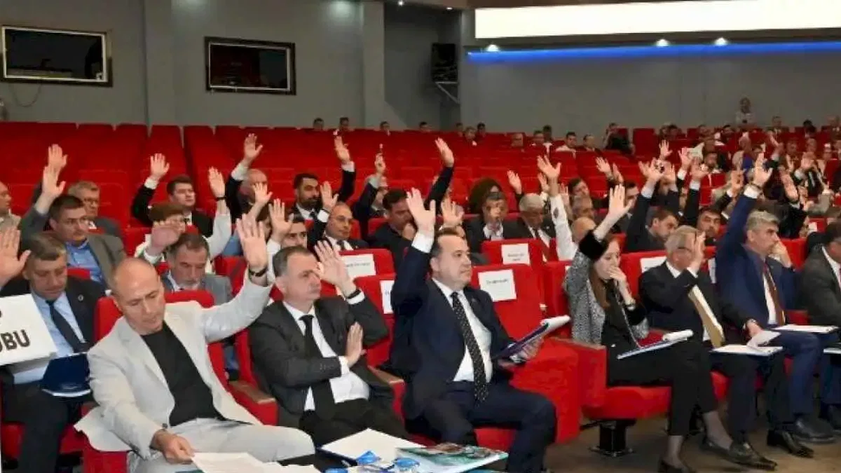 Manisa Büyükşehir Meclisi'nde görev bölümü yapıldı