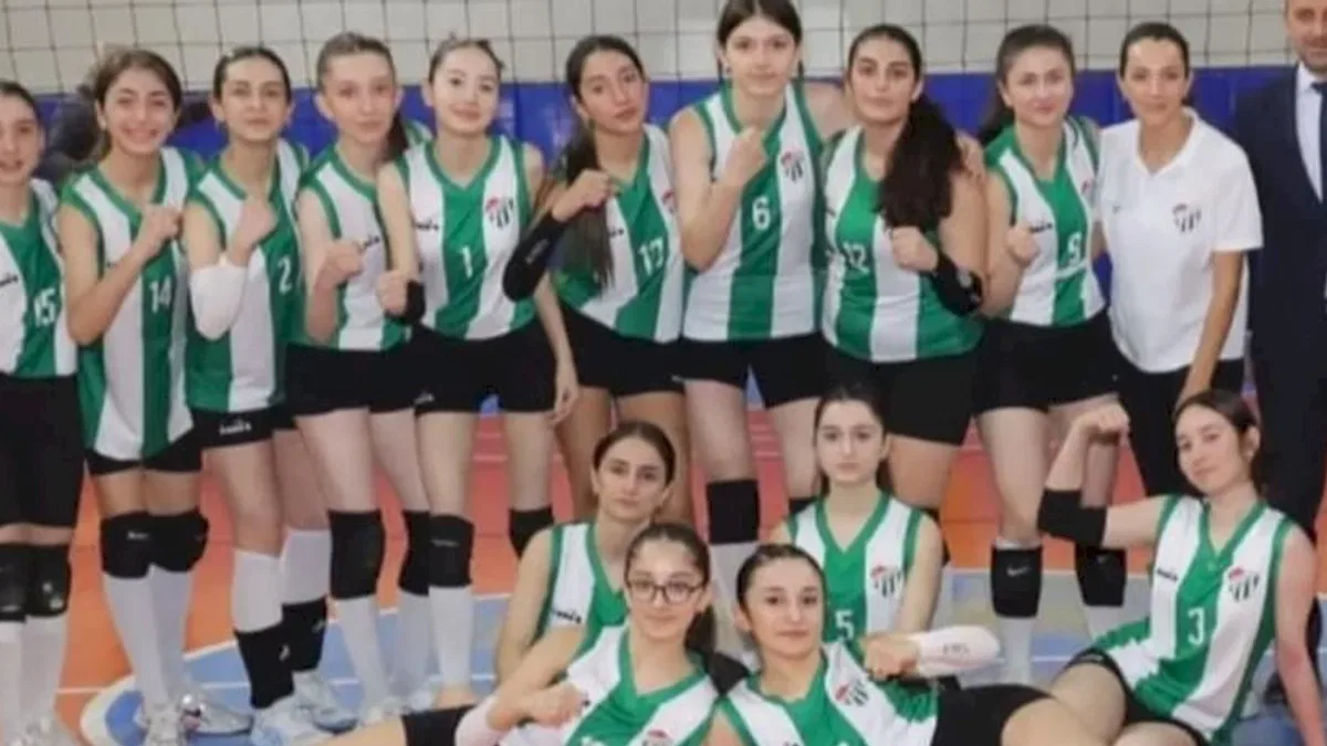 Artvinspor kadın voleybol takımı turnuvaya galibiyetle başladı