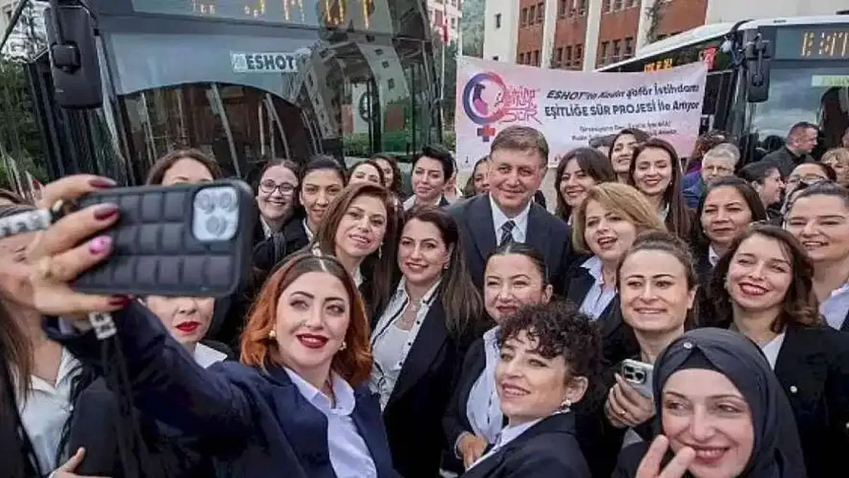 Başkan Tugay: Otobüslerimizi hem süren hem de onaran arkadaşlarımızın önemli bir kısmını kadınlarımız oluşturacak