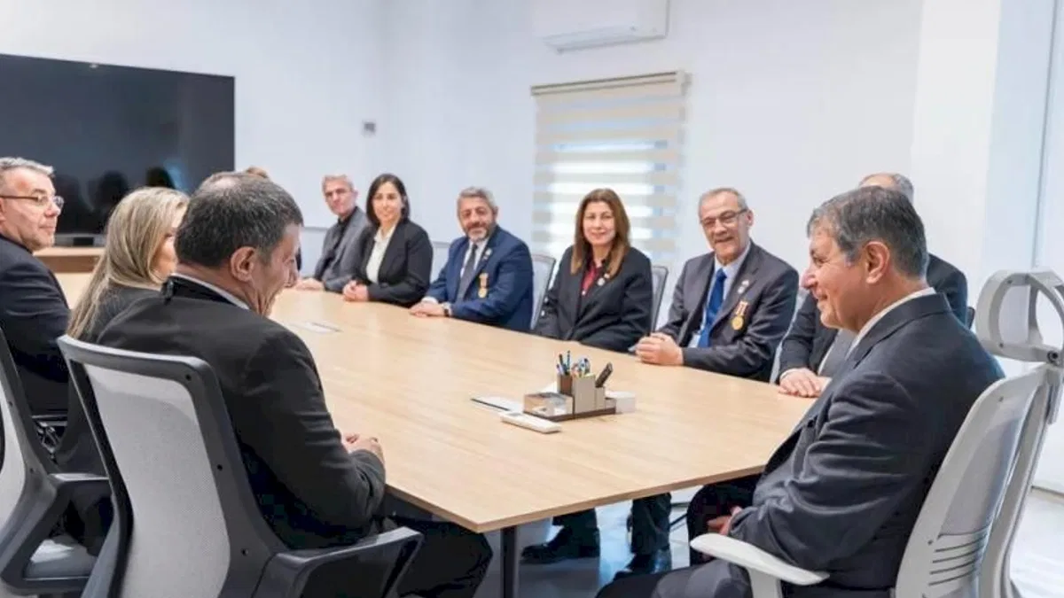 İzmir'de şehit aileleri derneklerinden Başkan Tugay’a ziyaret