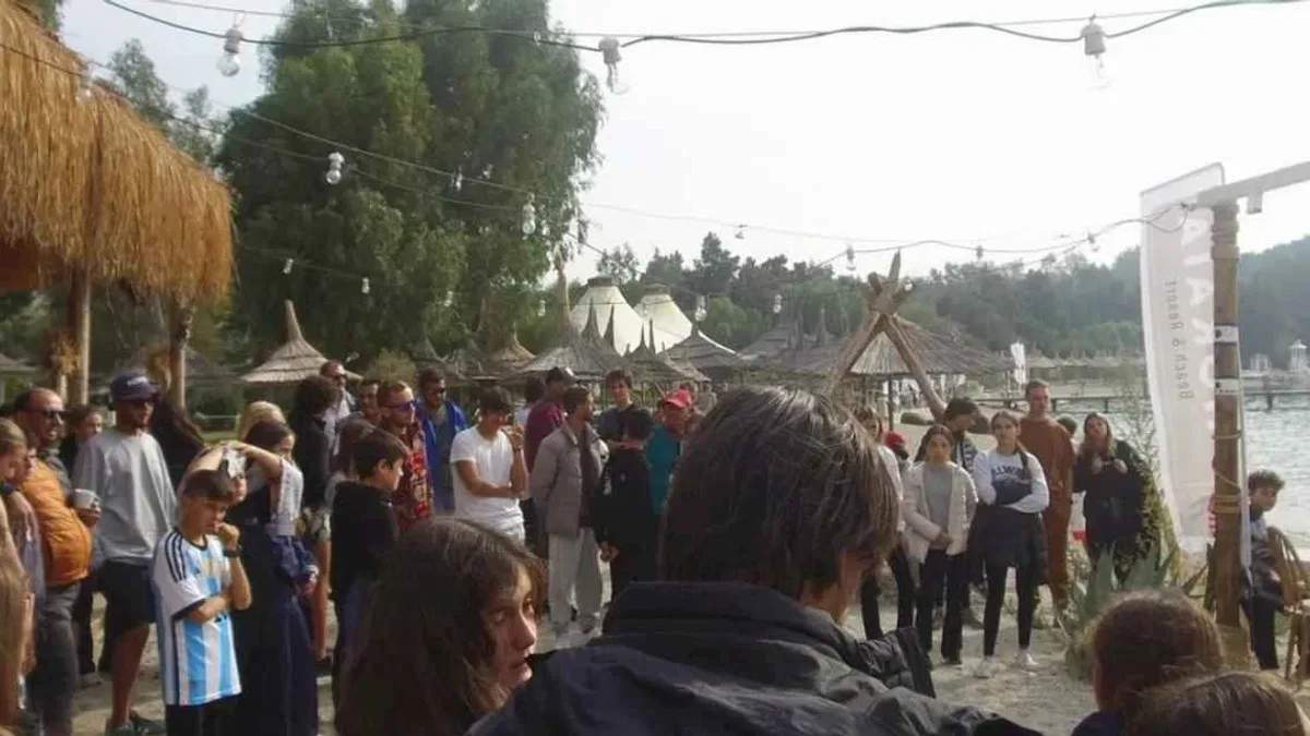 Foça'da yarış için rüzgarı bekliyorlar