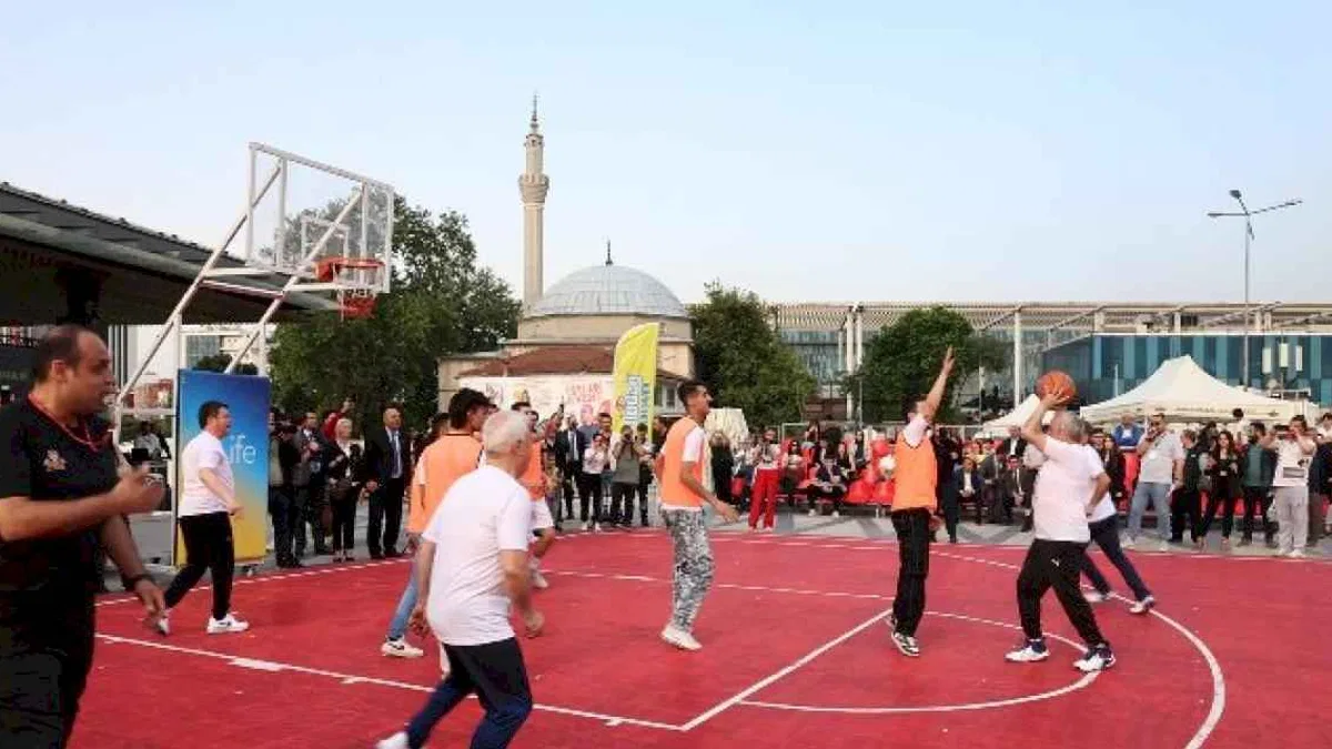 Başkanlardan başarılı basketbol maçında keyifli anlar
